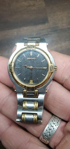 Vintage Gucci 9000M ブラックダイヤル ツートーン SS+GP クォーツ メンズ 腕時計 スイス製 読み取り - 画像20/24