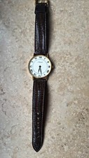 Neuwertige Armbanduhr, weißes Zifferblatt, römische Zahlen, Swiss made