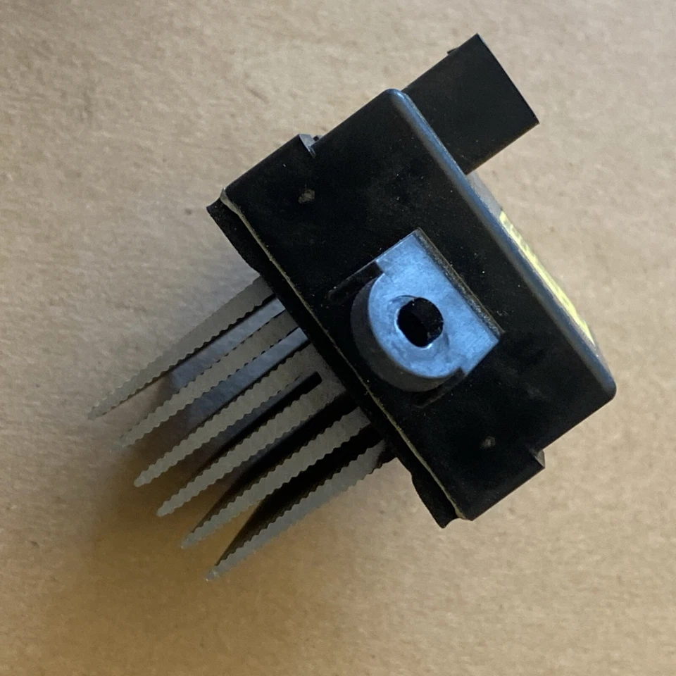 HVAC Blower Motor Resistor BWD RU-374 - Image 3 of 4