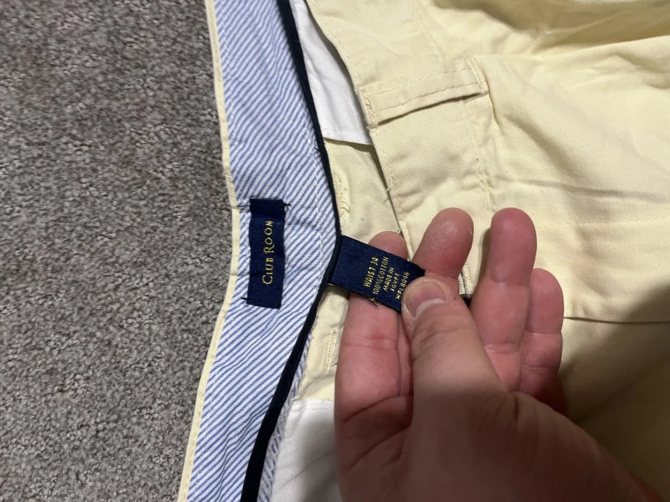 Bermudas chinas plisadas Club Room para hombre bolsillos cortados amarillas talla 34 Foto 3 de 4