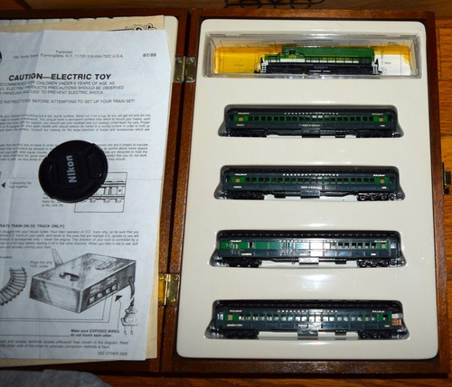 Modelo Power Presidencial Edición Especial Limitada #1664 HO Juego de Tren Expositor de Madera | Condition: New