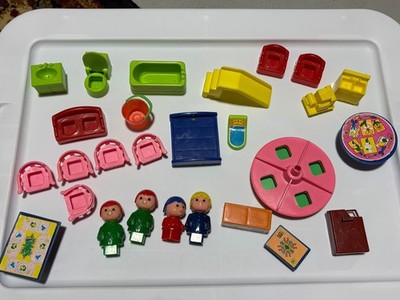 Blue Box Toys Hong Kong Plastic Little People 25 Piece Lot W/ Furniture