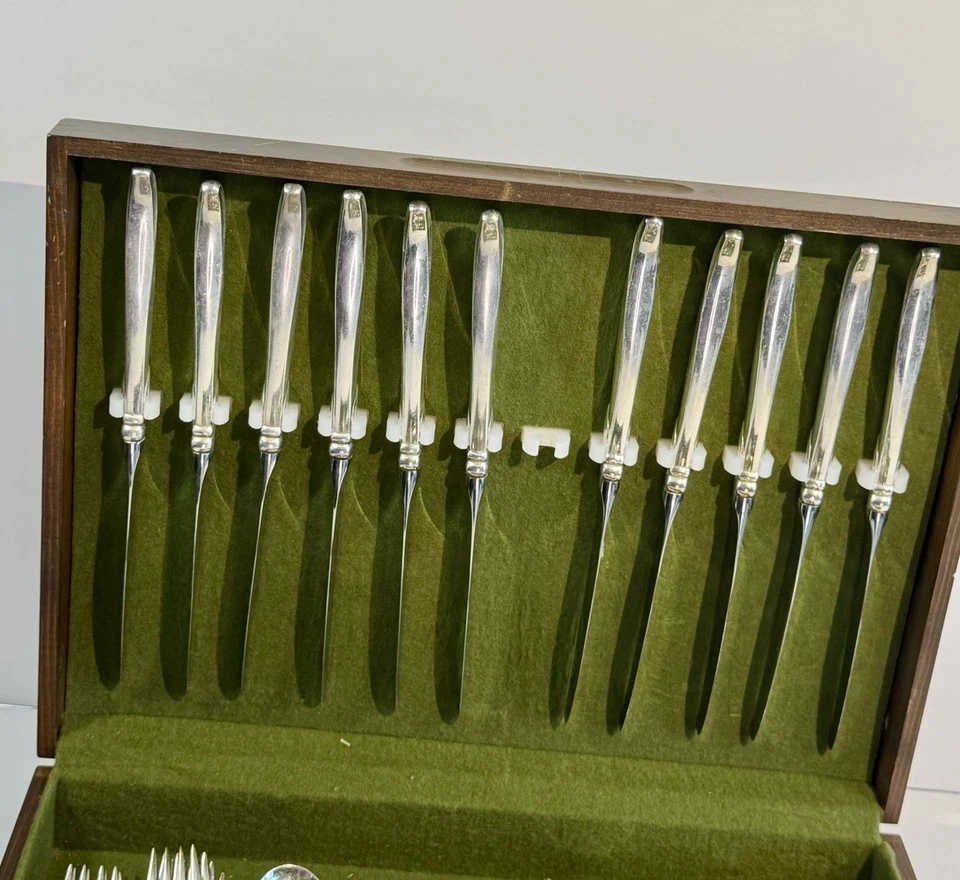Vintage  63 Pc 1847 Rogers Brothers FLAIR Flatware Silverware Set With Wood Case - Image 2 of 4