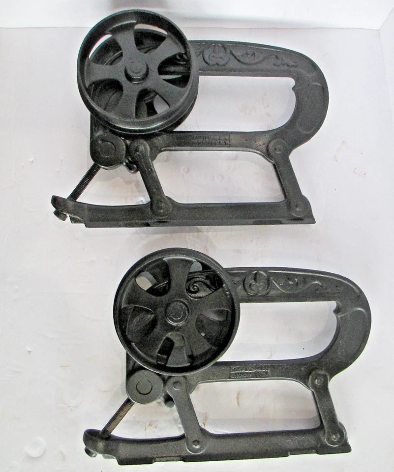 Antiguo juego de 2 ruedas de polea de hierro fundido industrial granja granero puerta bolsillo decoración C14 Foto 4 de 4