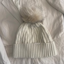 Lululemon One Size Cable Knit Pom Beanie Hat off white 54