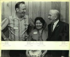 1985 Press Photo Doctor Sean Burke and Others at Harmony Hills Cabana Club Event