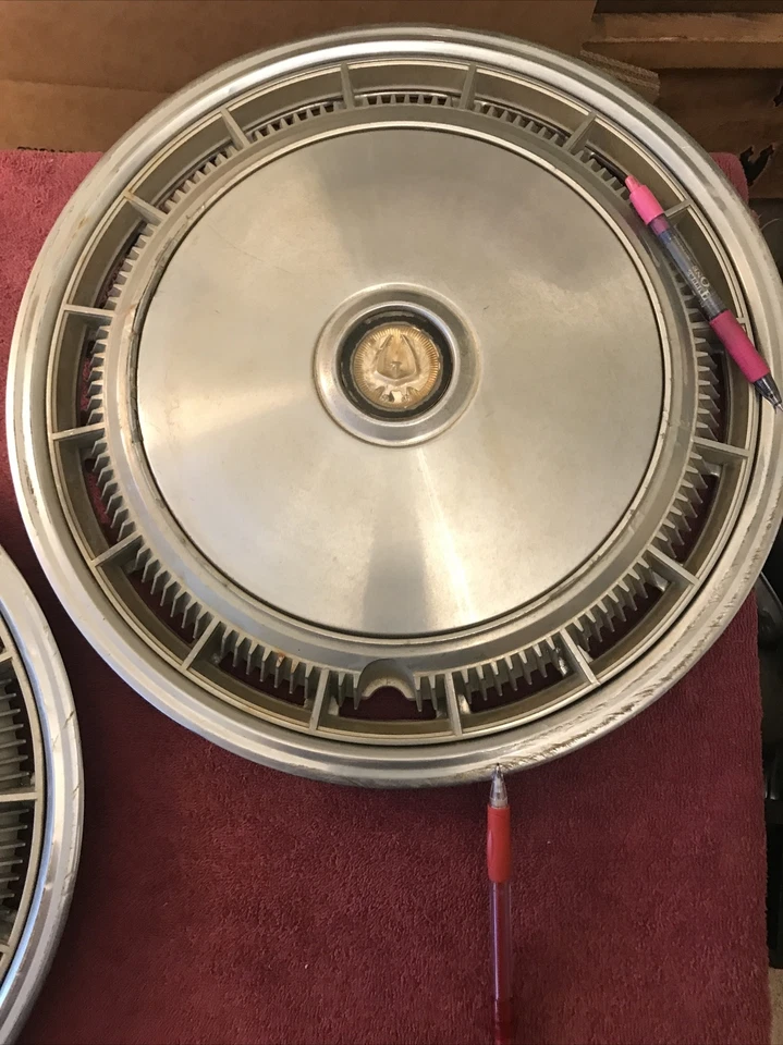 (2) Cubierta de rueda tapacubos OEM 1977-81 Dodge Diplomat 77-79 Chrysler Lebaron 15" Foto 3 de 4