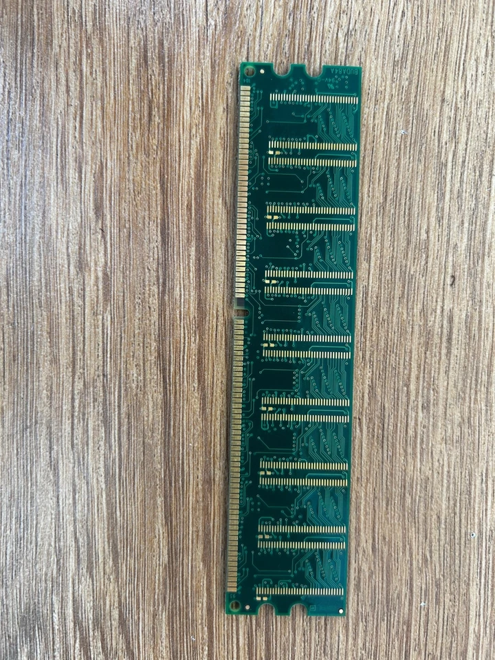 Samsung DDR256M Memory Module RAM Stick DDR1SDRAM in Good Condition - Image 4 of 4