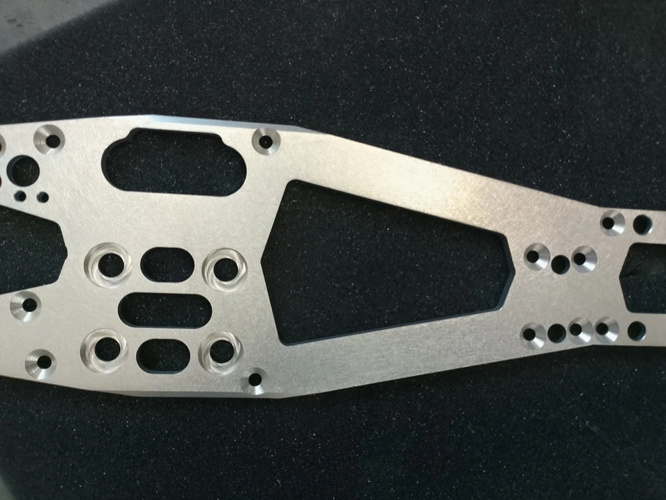 Châssis SERPENT IMPULSE 4 MM Fraisé. L'upgrade ultime pour votre impulse - Photo 4/4