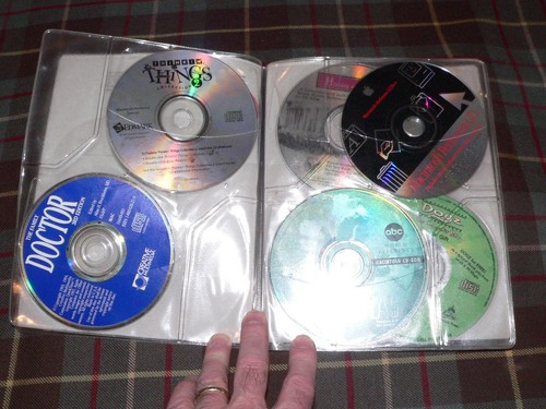 Vintage 1990’s Apple Macintosh Compact Discs Vinyl CD Gray Cases w/ 17 Discs - Picture 3 of 10