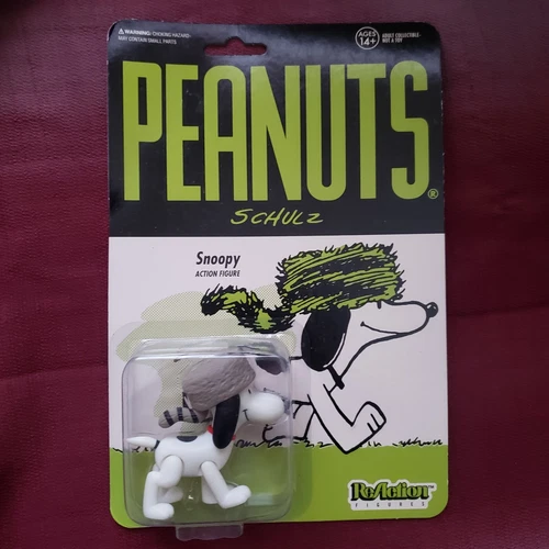 PEANUTS SNOOPY RACCOON HAT SUPER 7 REACTION FIGURE NEW