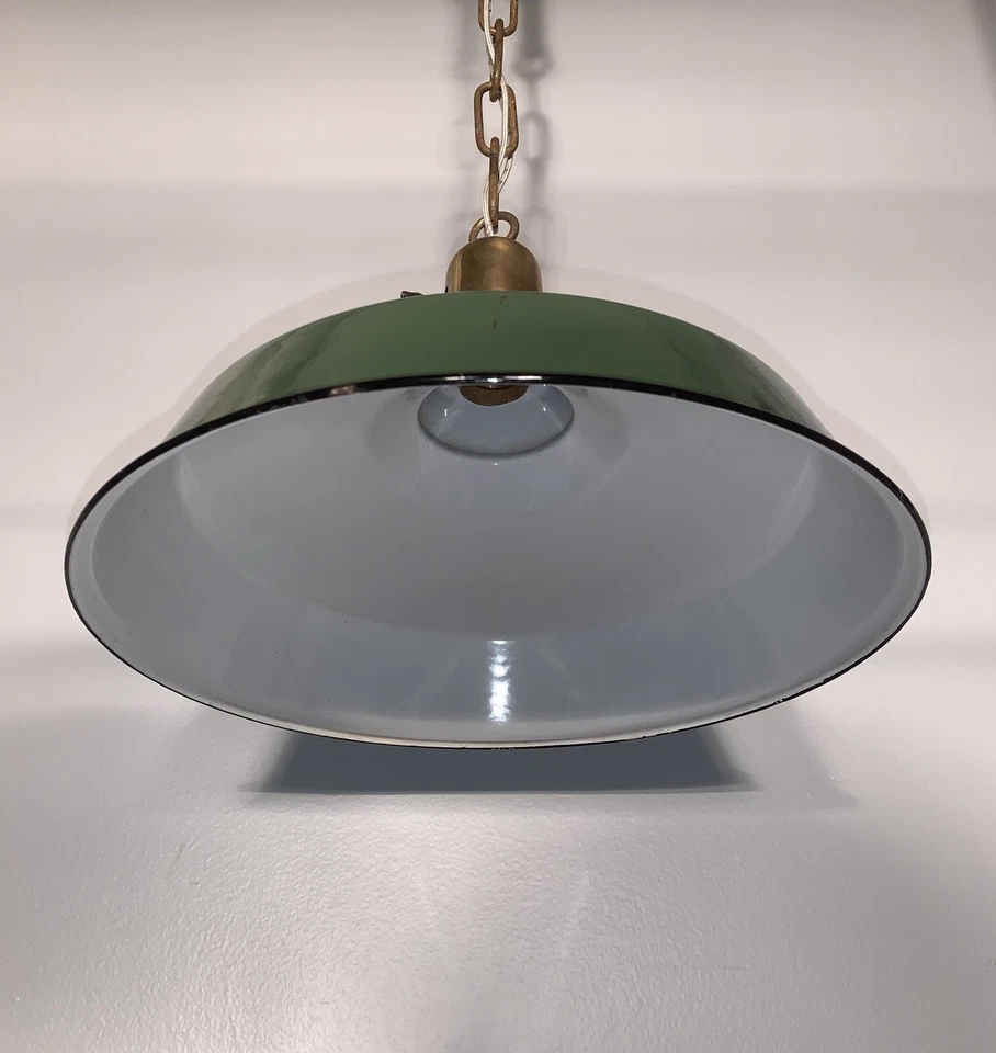 Lámpara colgante antigua de latón con pantalla verde industrial 84C Foto 3 de 4