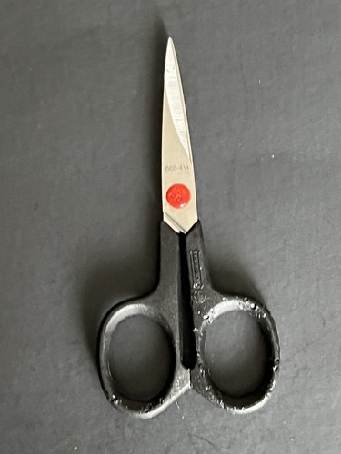 Mundial Red Dot 4-1/4" Lightweight School / Pocket Scissors 668. - Picture 2 of 7