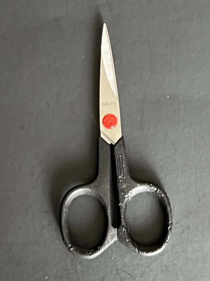 Mundial Red Dot 4-1/4" Lightweight School / Pocket Scissors 668. - Image 2 of 4