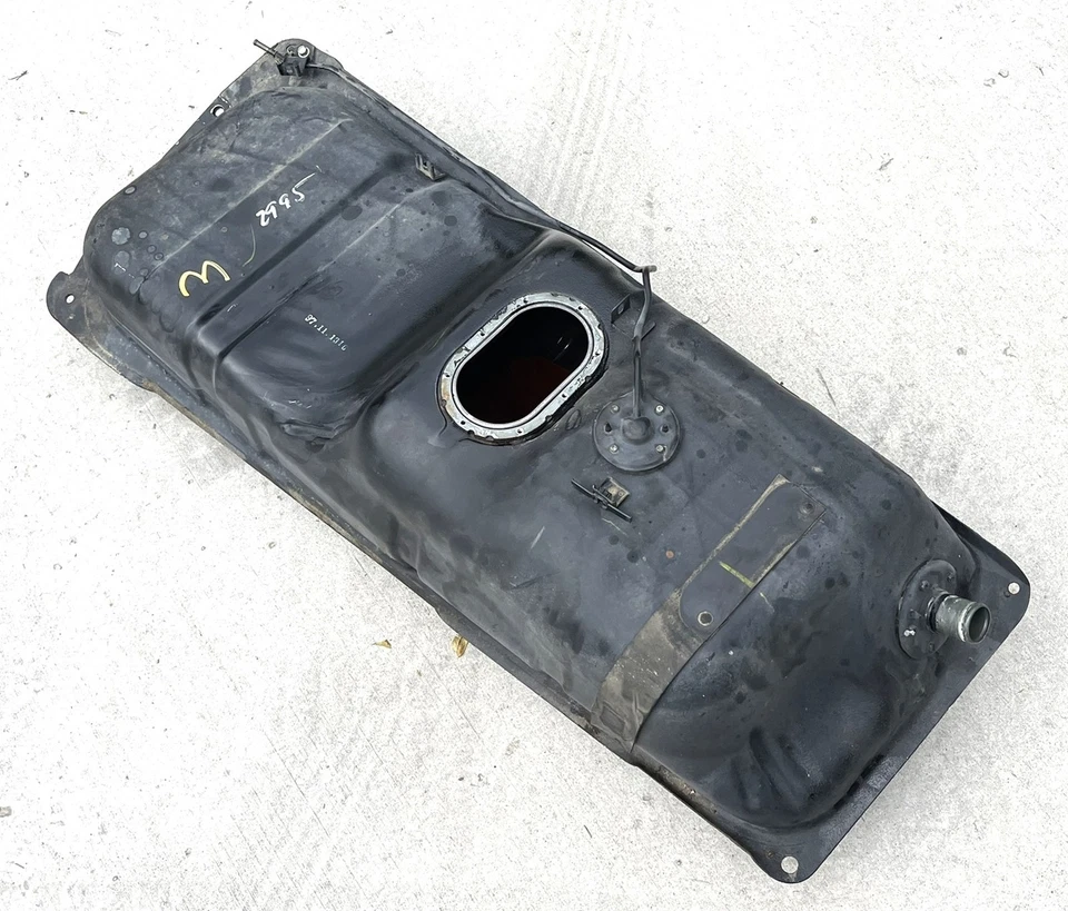 Оригинальный топливный бак бензобак в сборе для Toyota 4Runner 1996-2002 годов выпуска 77001-3D300 - Изображение 3 из 4