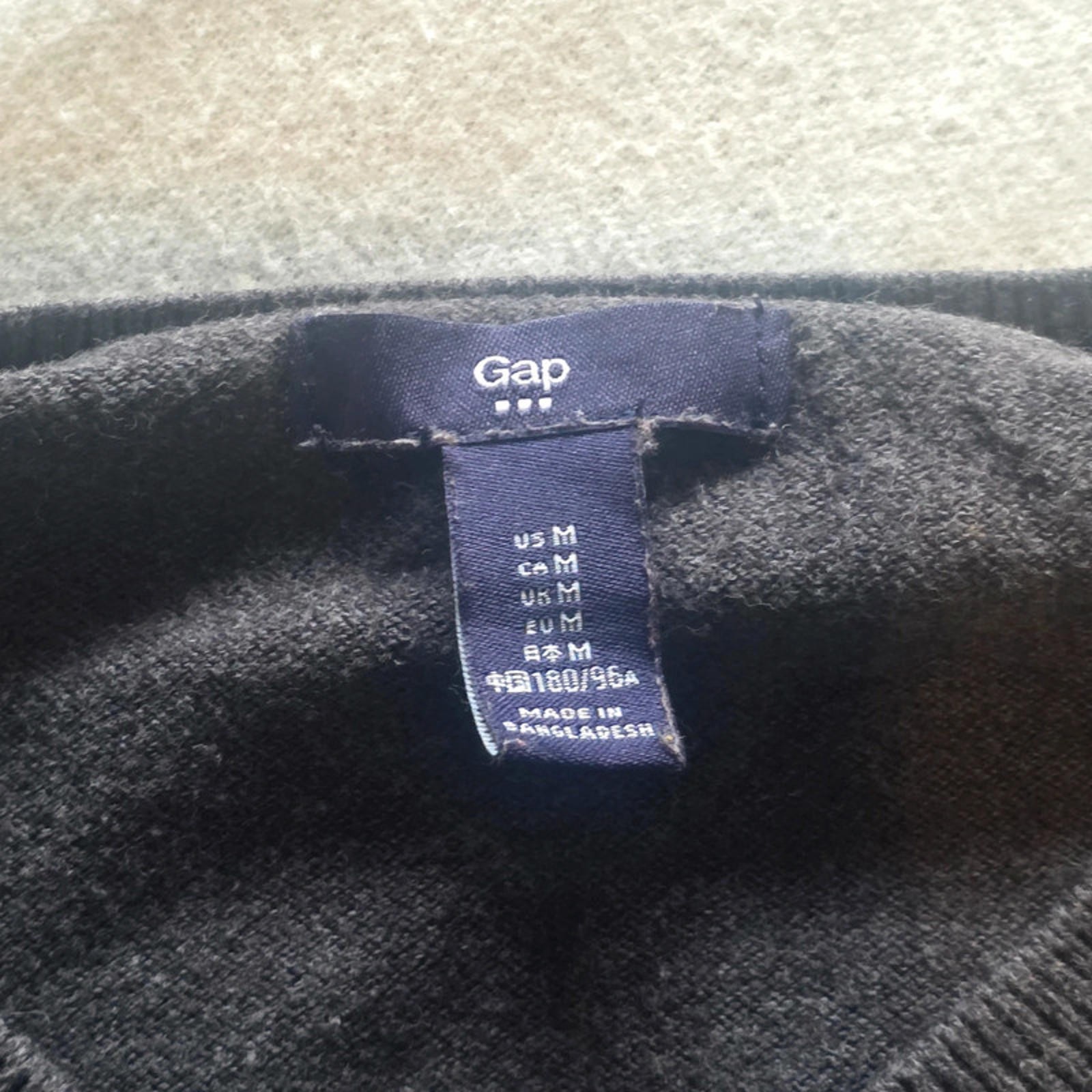 GAP Men's Dark Grey Cotton Crew Neck Sweatshirt Size M - Excellent Condition image 4
