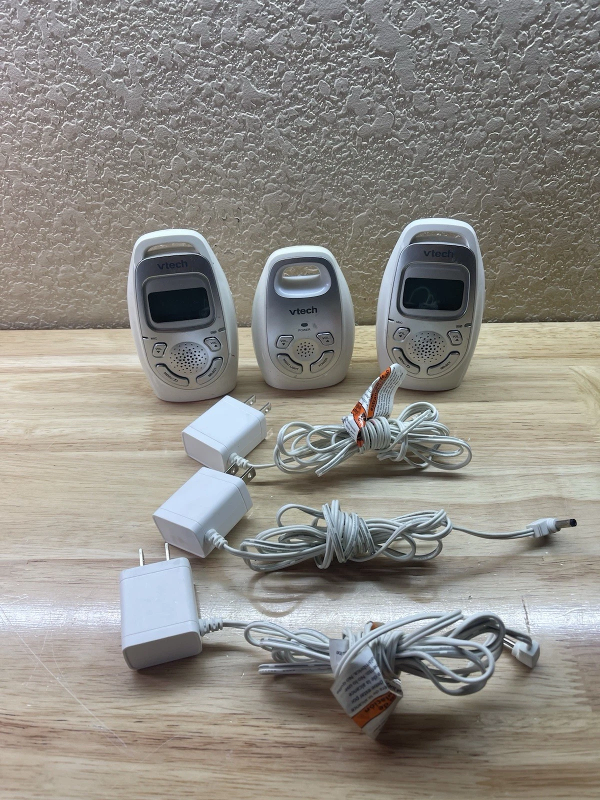 VTech DM223-2 Digital Audio Monitor with 2 parent units Power Cords Night Light