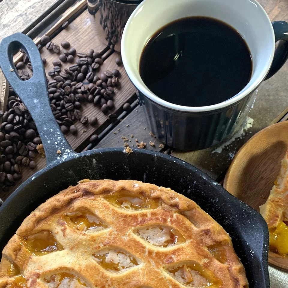 Sartén de hierro fundido Bayou Classic 7430 de 8 pulgadas con caños perfectos para Seari Foto 2 de 4