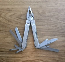 Leatherman Super Tool 300 Multitool- Heavy Duty Tool Silver 