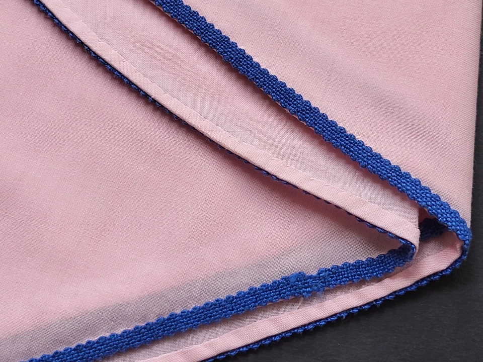 Joli ancien LINGE DE TABLE 1 NAPPE RONDE + 12 SERVIETTES couleur rose brodé bleu - Photo 4/4