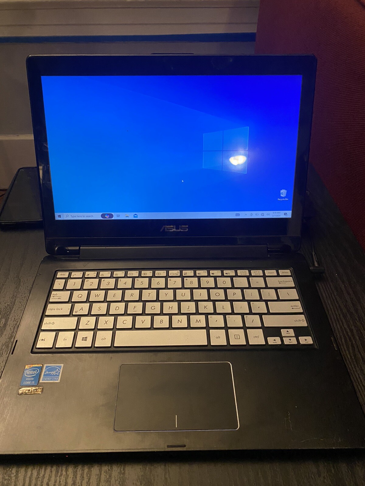 Asus Q302LA 2-in-1 Touchscreen Laptop with 500GB HDD and 8GB RAM