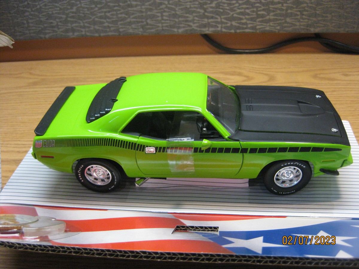 1/18 1970 PLYMOUTH 'CUDA AAR, LIME GREEN BY ERTL /AMERICAN