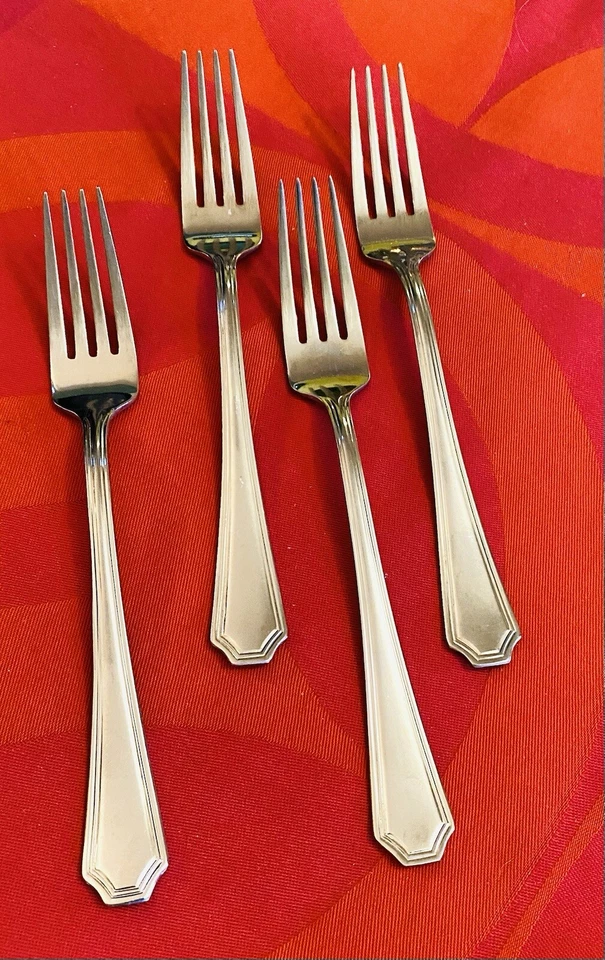 Farberware Arlington Outline Scallop Tip 18/0  4- Dinner Forks 8 1/4" - Image 3 of 4