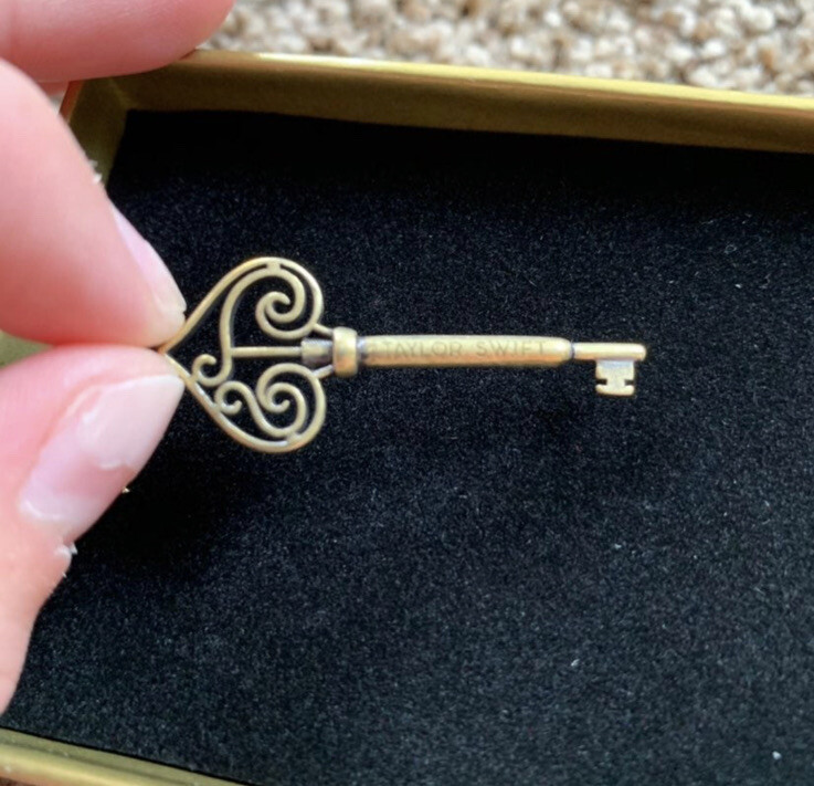 その他 Taylor Swift Fearless Key Necklace NEW Taylor Swift Fearless Vault Key Necklace | eBay