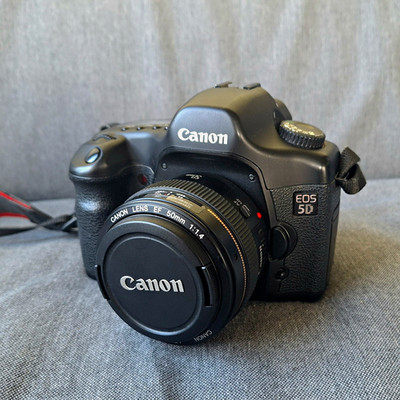 Canon EOS 5D Vollformat Kamera + Canon EF 50mm f/1.4 USM Objektiv, Zubehörpaket