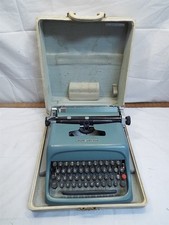 Olivetti Underwood Studio 44 Portable Manual Typewriter in Case Works 1949 Spain thumbnail