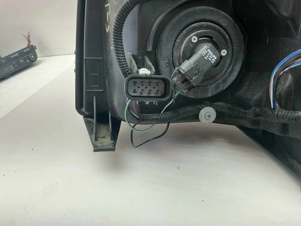 Headlamp Assembly CHEVY SILVERADO 3500 Right 07 08 09 10 11 12 13 14 Foto 3 de 4