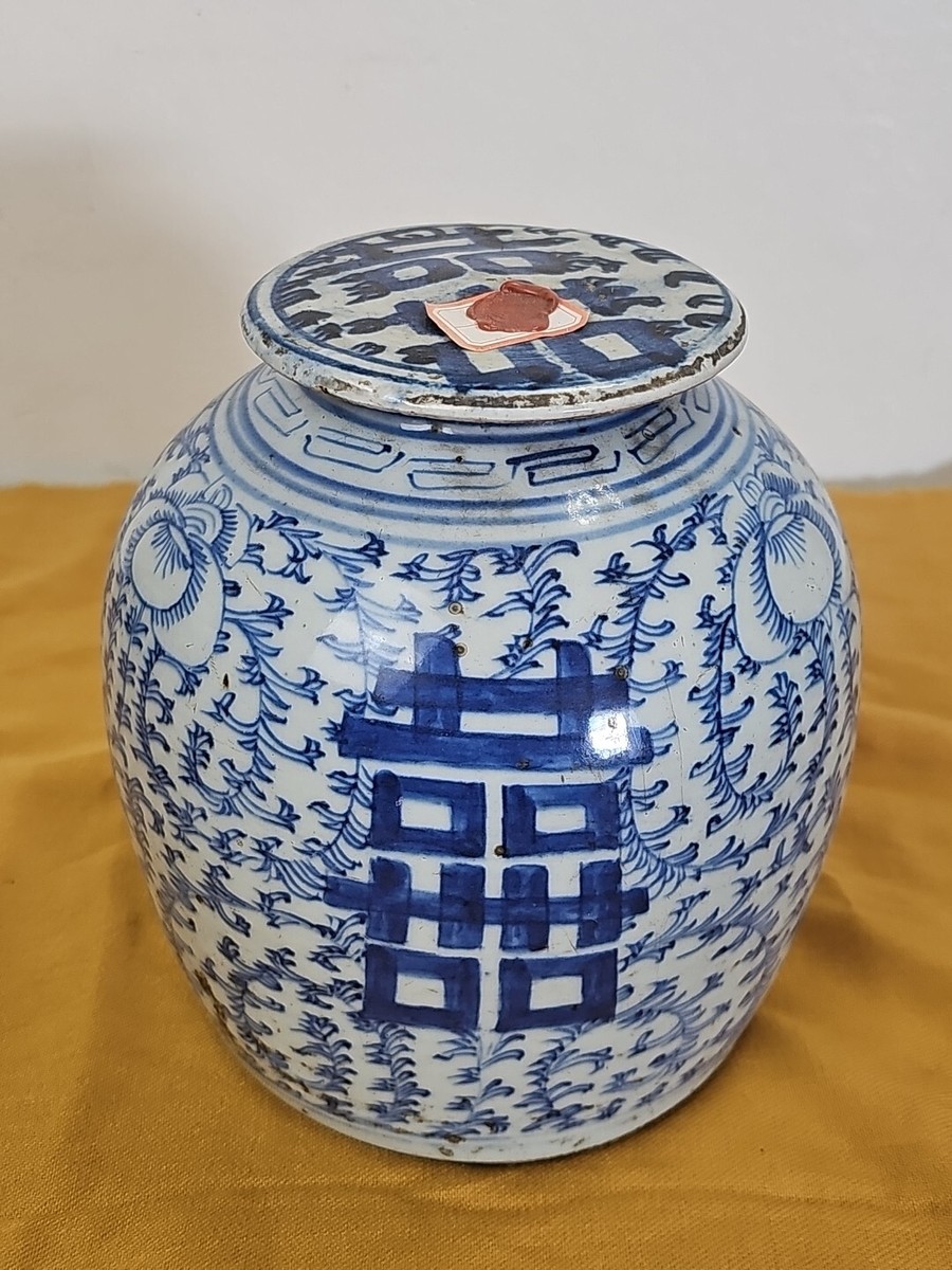定窯白磁　Ｗhite Ｐorcelain of D ing yao 白磁貼花四耳壺 WHITE PORCELAIN JAR WITH APPLIED ORNAMENT AND