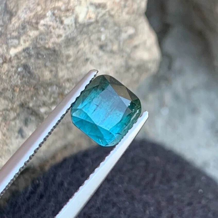 2.25 Carats Bi-color Tourmaline from Afghanistan, Cushion Cut - Image 4 of 4