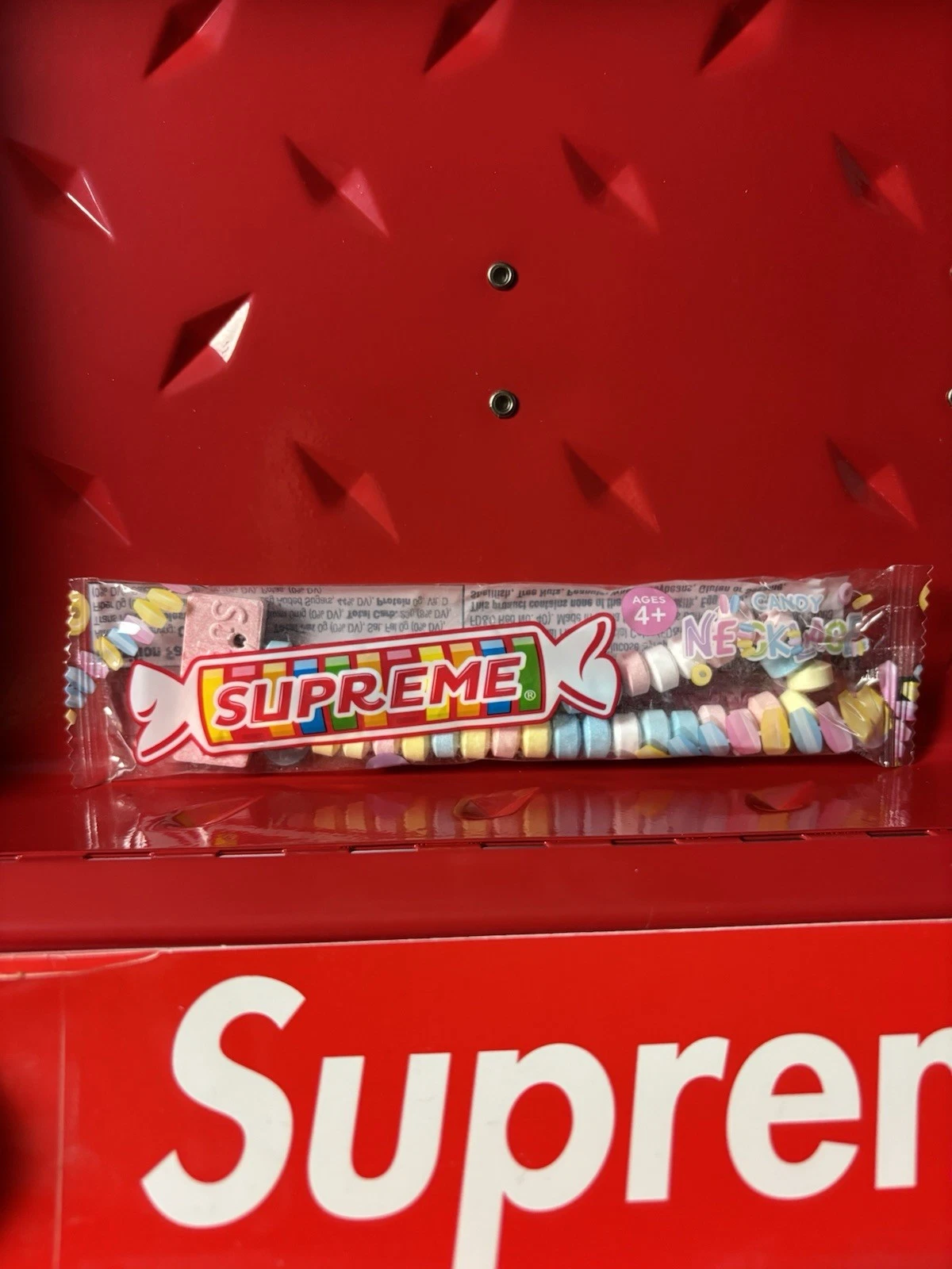 Collana caramelle Supreme x Smarties SS22 settimana 1 scatola sigillata logo catena caramelle!