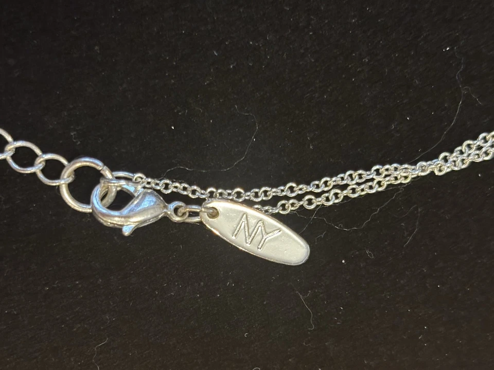 Colar de prata triplo coração ajustável 16" a 18" pingente New York & Co - Imagem 2 de 4