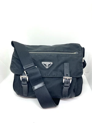Logo triangle Tessuto en nylon PRADA d'occasion étiquette blanche n° 58 Sac... - Photo 1/4