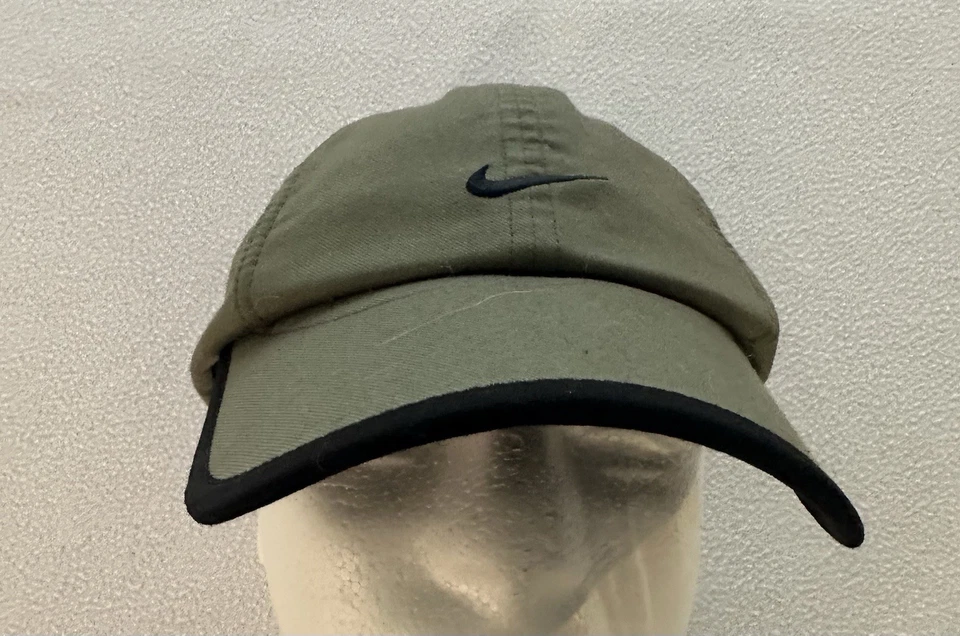 Gorra Nike 6 Panel Dri-Fit Oliva Talla Única Usada DE COLECCIÓN Y2K Limpia Foto 2 de 4