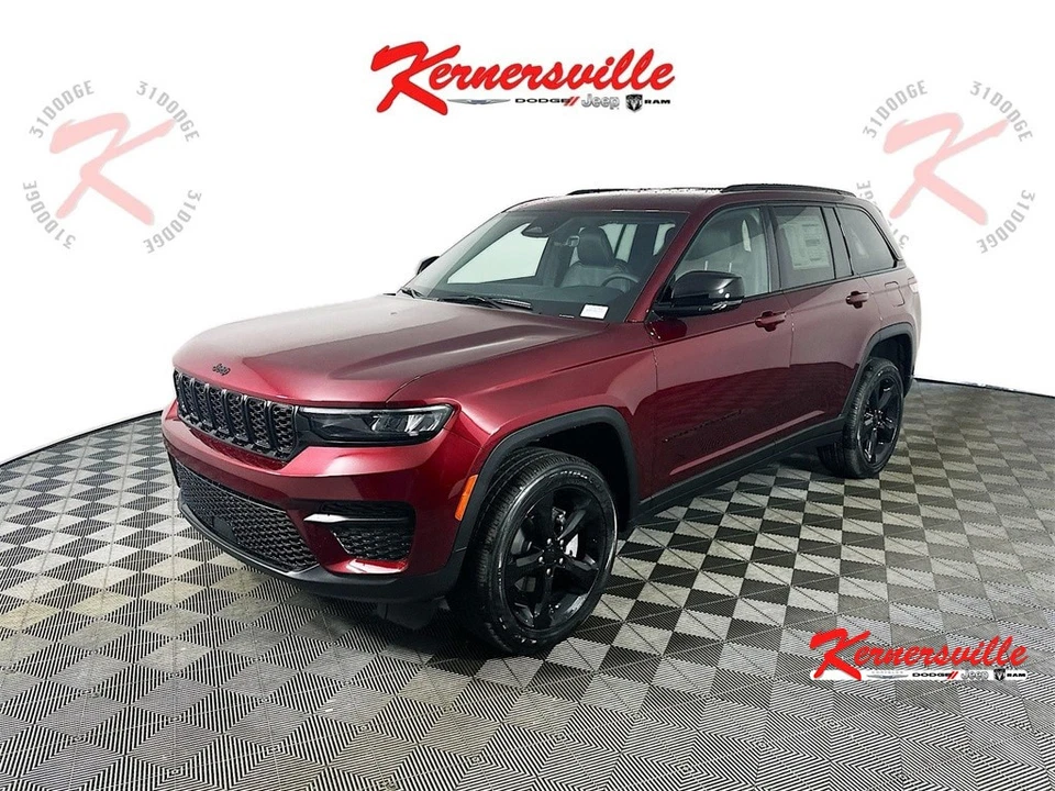 2025 Jeep Grand Cherokee Altitude 4WD 4dr SUV Leather Heated Seats Remote Start - Image 3 of 4