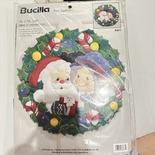 Bucilla Mr & Mrs Santa Claus Applique Round #83677 USA 20" Felt Wreath Kit 1997