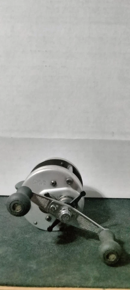 Винтажная рыболовная катушка Abu Garcia Ambassadeur 4500C, Швеция - Изображение 2 из 4