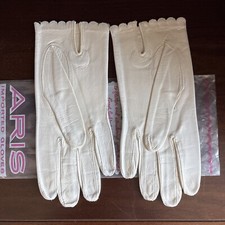 VTG Miss Aris Scalloped Wrist Ladies Soft White Leather Gloves Sz 7