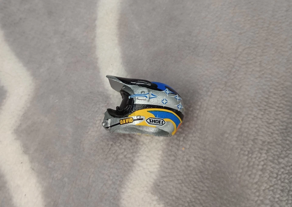 Figura y bicicleta de carreras Yamaha ClickNGrip Road Champs MXS David Vuillemin #934 de colección Foto 3 de 4