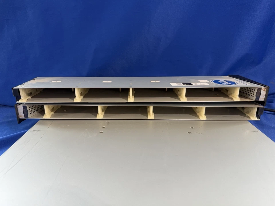 Biblioteca de cintas Tandberg Data StorageLoader LTO 4 1000 - Parcialmente probada - Leer Foto 3 de 4