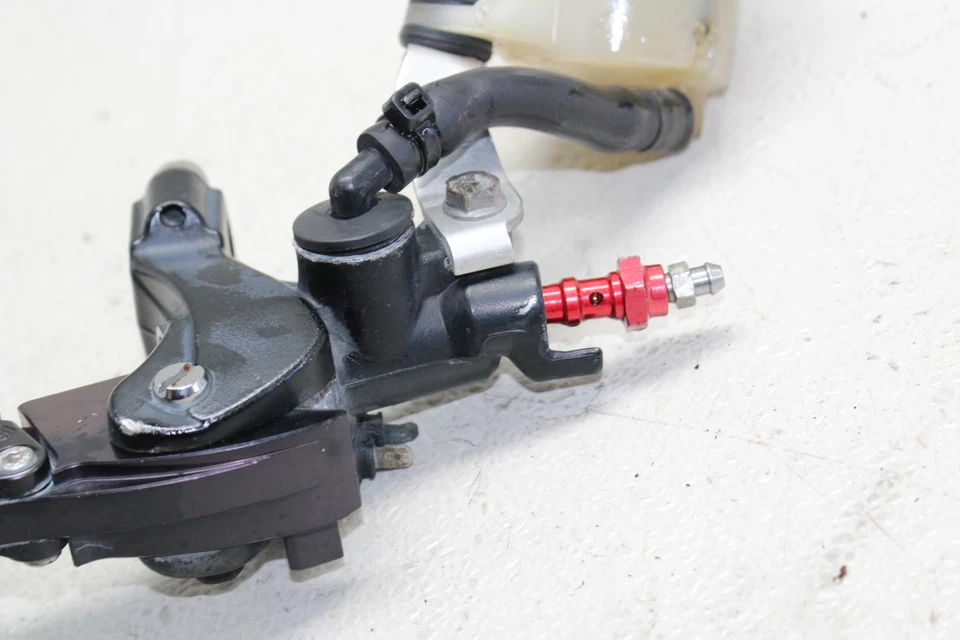 ГЛАВНЫЙ ЦИЛИНДР ПЕРЕДНЕГО ТОРМОЗА 2002-2003 HONDA CBR954RR С РЫЧАГОМ - Изображение 4 из 4