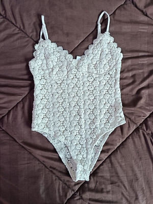 H&M Beige Floral Crochet Lace Bodysuit Women's Size M Boho Festivals Camisole