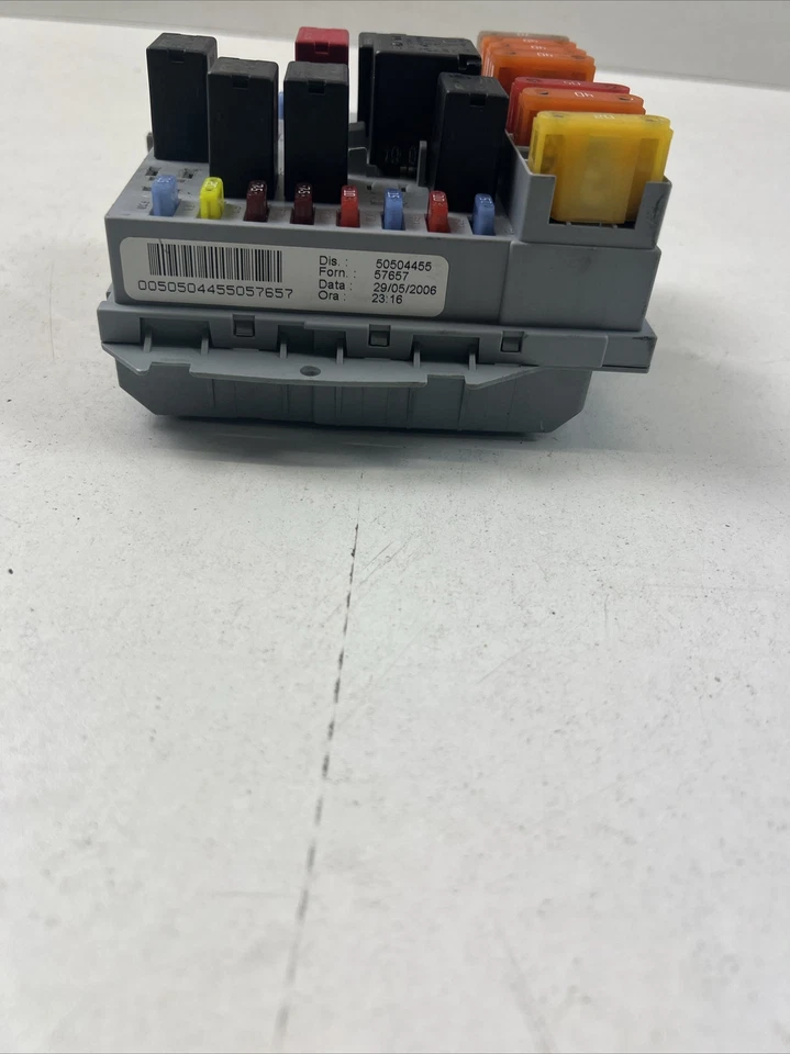 🔸🔸BOITIER MODULE FUSIBLE ALFA ROMEO 159 50504455 (C8C) - Imagen 2 de 4