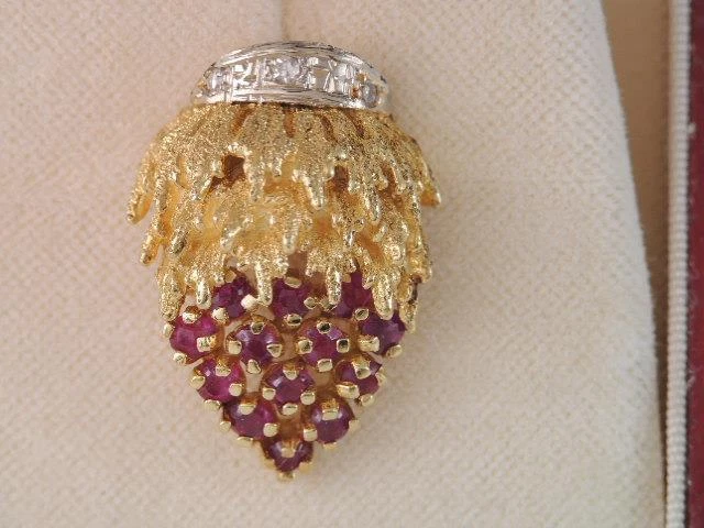 STUNNING 18K & 14K GOLD DIAMOND &LAB CREATED RUBY STRAWBERRY EARRINGS IN BOX - Image 3 of 4