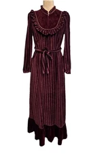 Vintage 70s Maroon Velour House Coat Medium Robe Gown Dress Velvet Nightgown