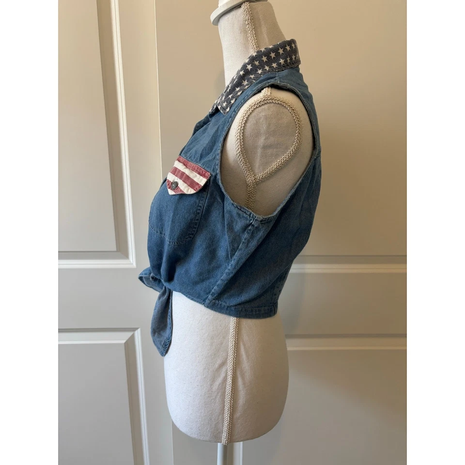 Camiseta sin mangas recortada delantera con botones cambray vintage Foto 2 de 4