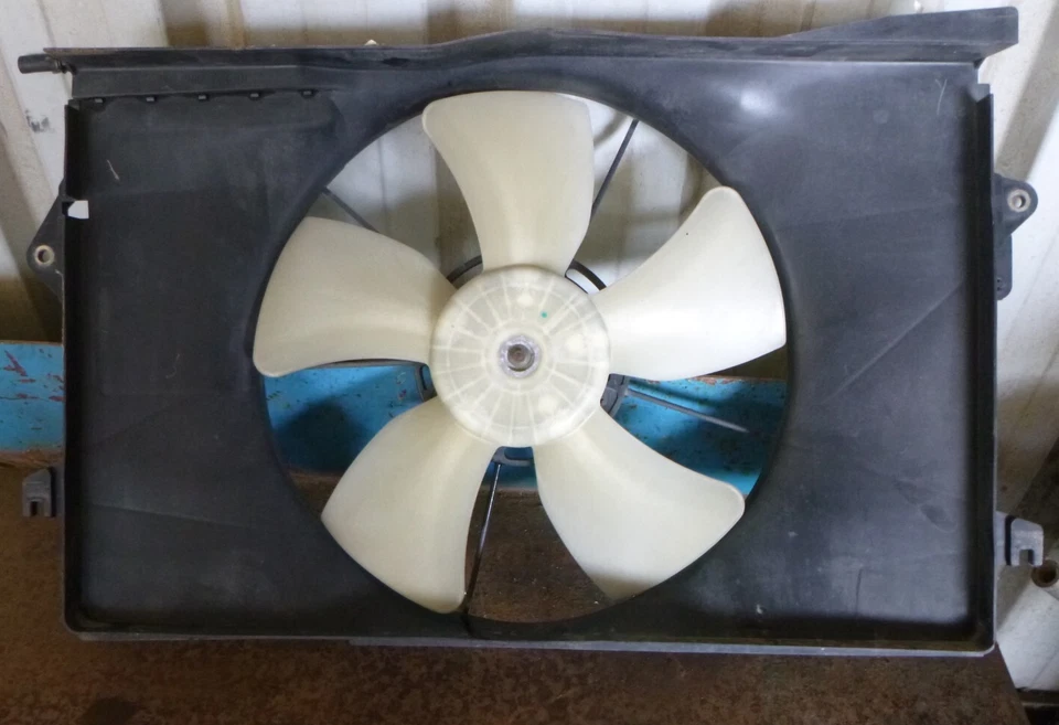 Ventilador radiador Toyota Corolla ZZE122 10/01-4/04 Foto 3 de 3
